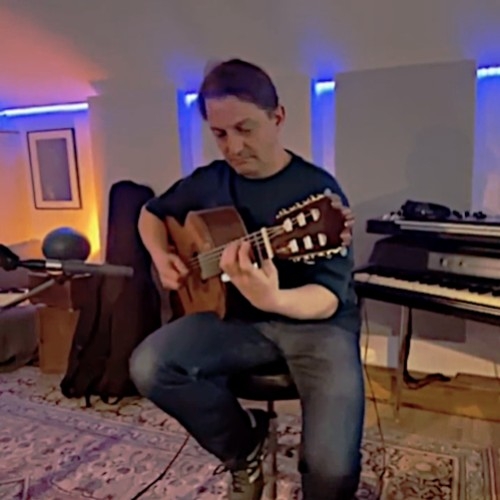 Hugo Lippi one-on-one with his Soloist 900 EQ classical guitar